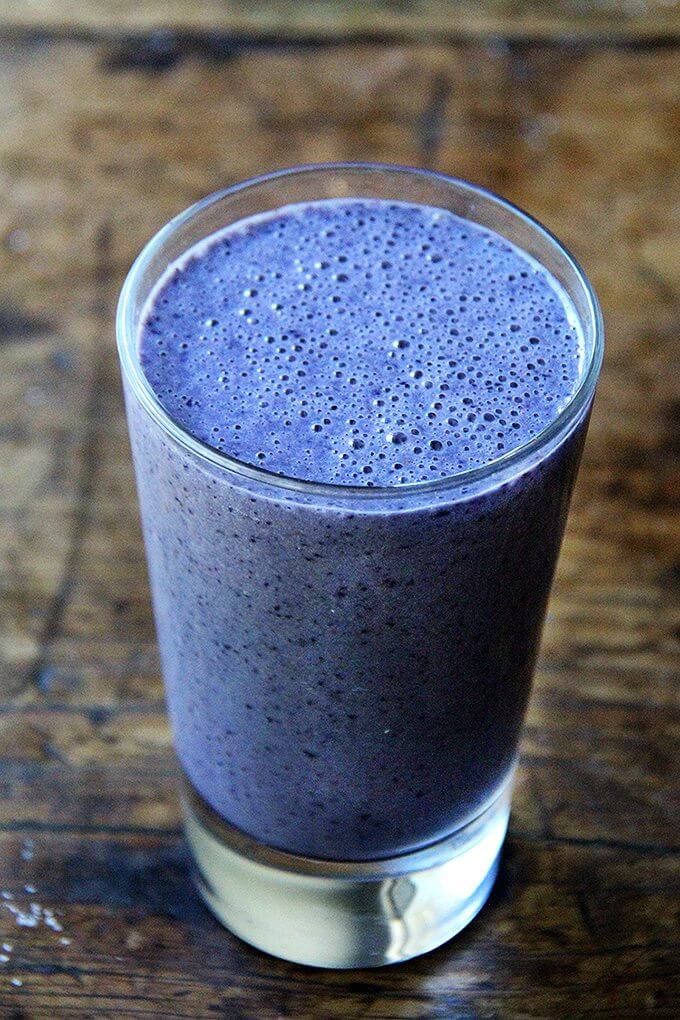 Violet's Blueberry Almond Smoothie: Wellness Swaps & Customization